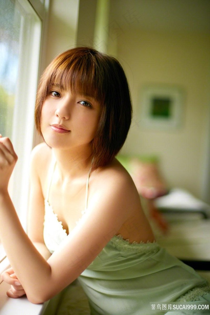 大爷大妈小树林里做金钱生意