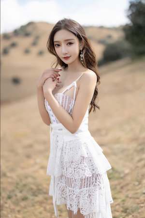 新搬来的白领女邻居