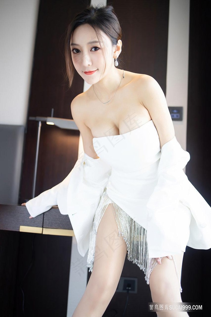赤裸羔羊4蜜桃迷色